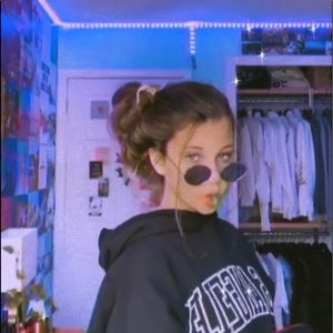 Meet your Posher, Alexandra